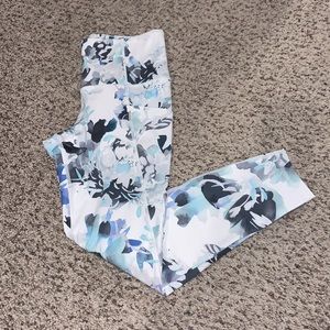 Athleta Stash Pocket Salutation 7/8 Tight